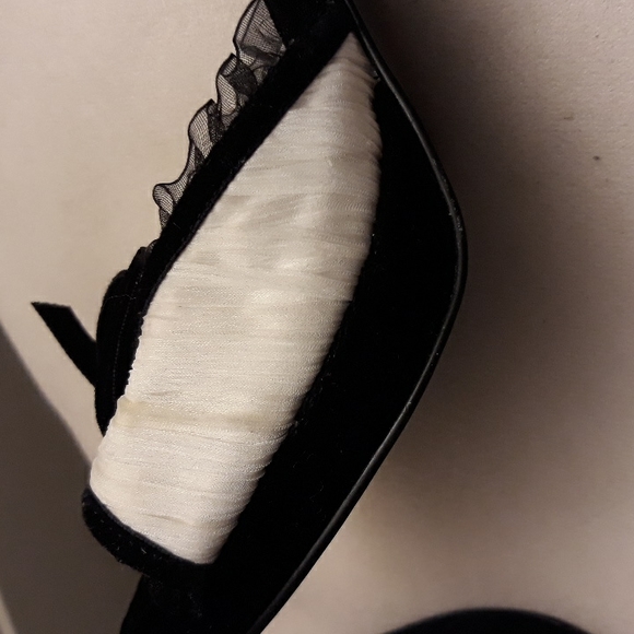 Gently Worn B/W Ruffle Trim Open-Toe Dress Shoe with platform  Shoe by Metaphor - Picture 6 of 16